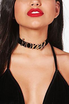 Boohoo Hettie Velvet Honey Slogan Choker