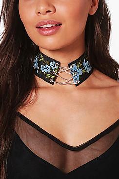 Boohoo Hope Embroidered Chain Corset Choker
