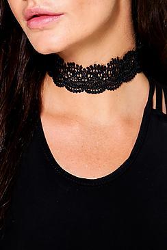 Boohoo Ruby Scalloped Lace Choker