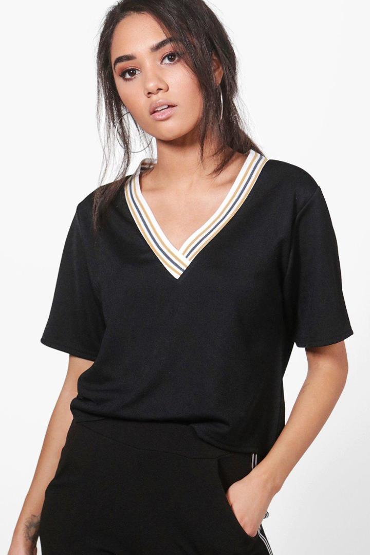 Boohoo Petite Sara Trim V Neck Premium Tee Black