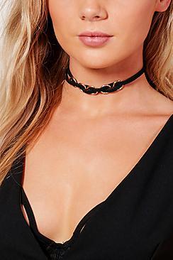 Boohoo Hannah Twisted Loop Choker