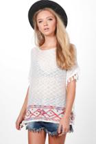 Boohoo Annabelle Aztec Trim Poncho White