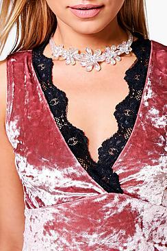 Boohoo Ivy 3d Flower Encrusted Statement Choker