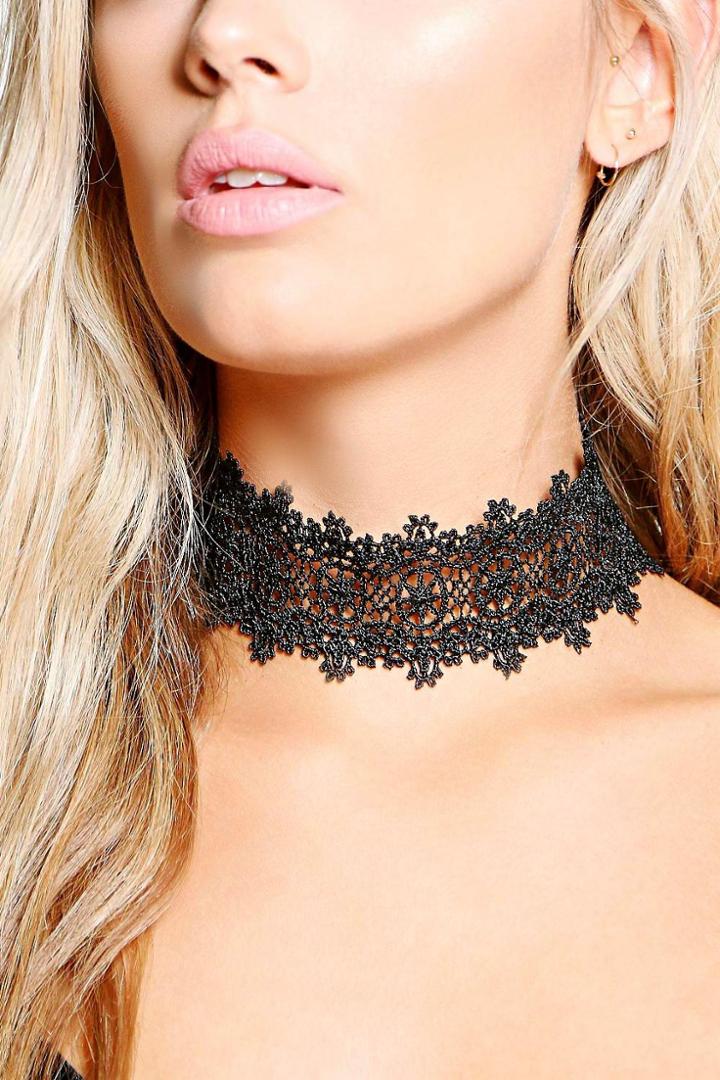 Boohoo Plus Isabel Lace Choker Black