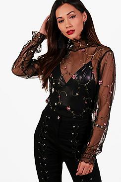 Boohoo Petite Lana Woven Embroidered Floral Top