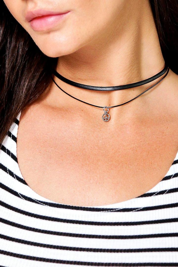 Boohoo Maya Double Pu Peace Pendant Choker Black