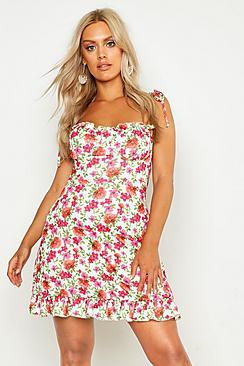 Boohoo Plus Floral Ruched Cup Skater Dress