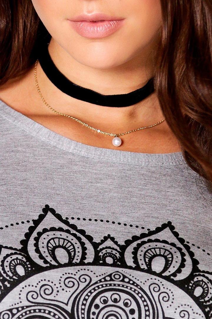 Boohoo Plus Bianca Velvet + Pearl Chain Choker Black