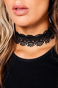 Boohoo Plus Haley Scallop Lace Choker