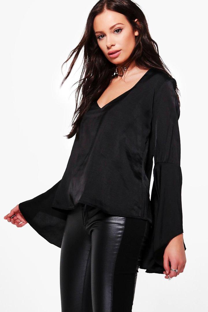 Boohoo Evelyn Plunge Fluted Sleeve Woven Top Black