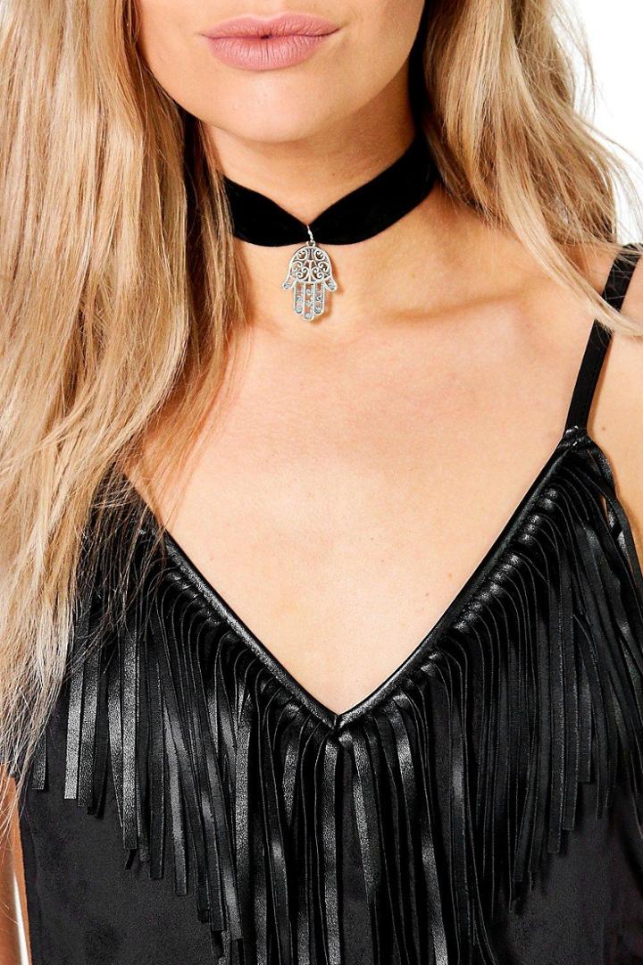 Boohoo Alice Hamsa Hand Velvet Choker Black