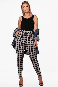 Boohoo Plus Tartan Print Pleat Front Trouser