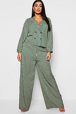 Boohoo Plus Geo Print Revere Collar Shirt