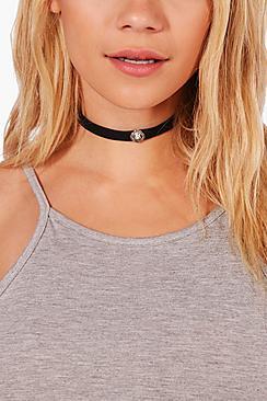 Boohoo Julia Badge Detail Choker