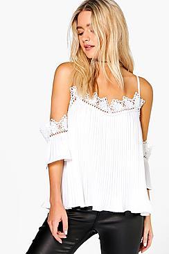 Boohoo Keira Crochet Trim Woven Crinkle Cold Shoulder Top