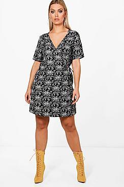 Boohoo Plus Sasha Ditsy Floral Woven Wrap Dress