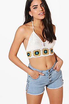 Boohoo Crissy Light Wash Eyelet Detail Denim Shorts