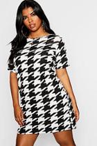 Boohoo Plus Dogtooth T-shirt Dress