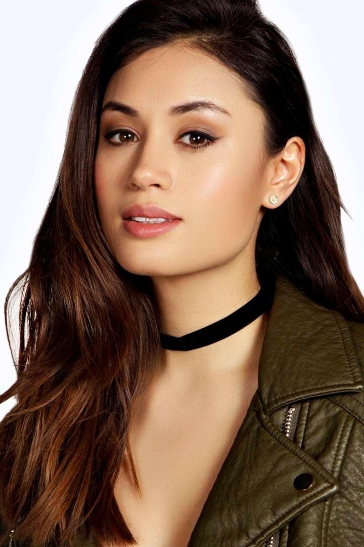 Boohoo Melika Plain Velvet Choker Black