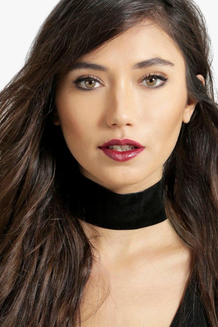 Boohoo Lola Velvet Extra Wide Choker Black