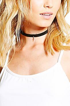 Boohoo Gabriella Mini Cross Pendant Choker