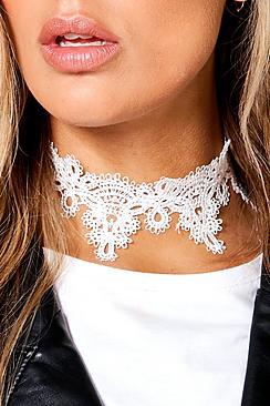Boohoo Plus Scarlett Lace Choker