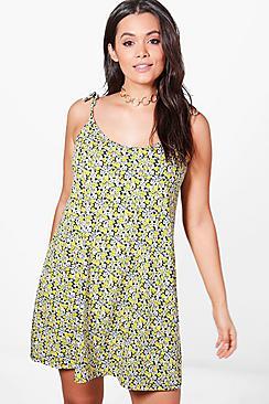 Boohoo Plus Emma Ditsy Floral Strappy Swing Dress