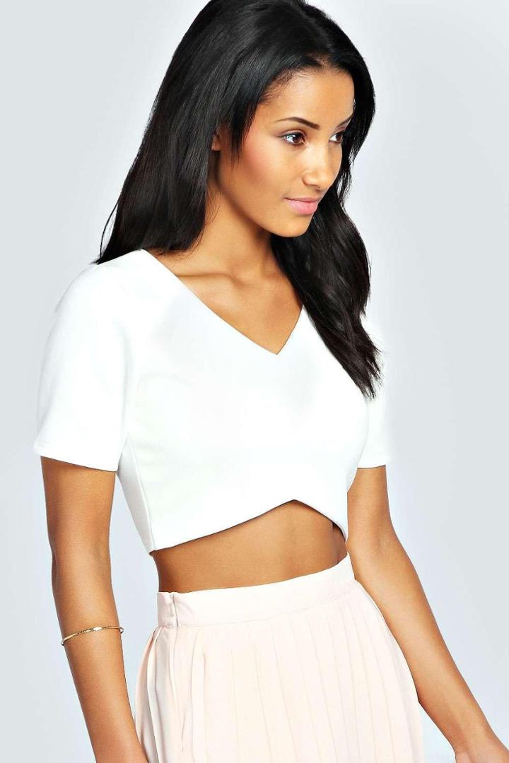 Boohoo Jennifer V Neck Sleeved Crop Top - White