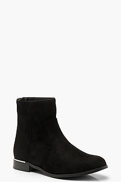Boohoo Metal Clip Flat Heel Chelsea Boots