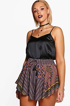 Boohoo Plus Louise Printed Tassle Trim Short