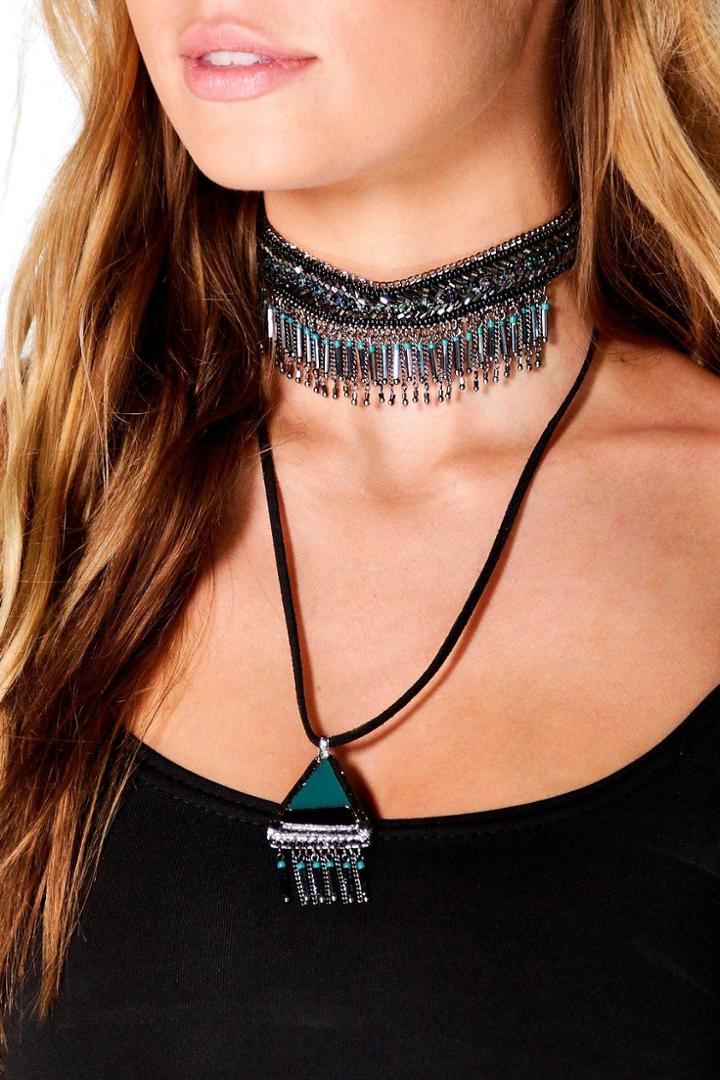 Boohoo Lillie Gothic Pendant Velvet Choker Black