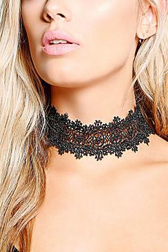 Boohoo Plus Isabel Lace Choker