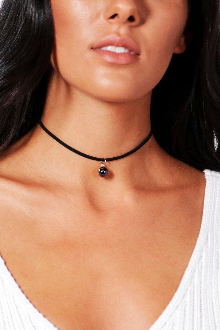 Boohoo Jessie Holographic Sphere Pendant Choker Black
