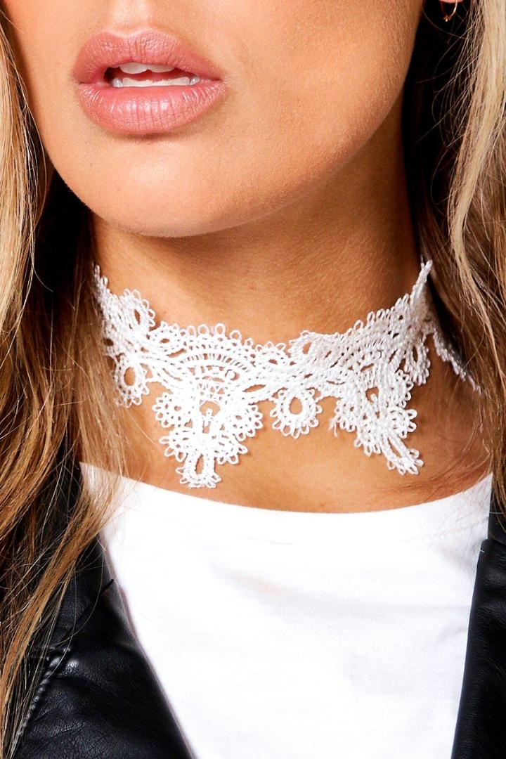 Boohoo Plus Scarlett Lace Choker White