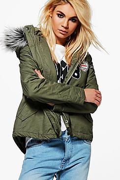 Boohoo Saskia Short Badge Faux Fur Collar Parka