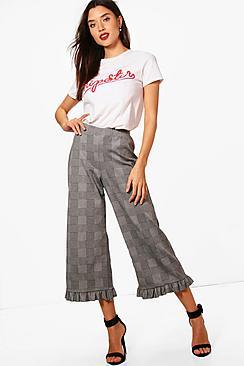 Boohoo Isla Ruffle Hem Crop Trouser