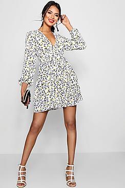 Boohoo Evella Ruched Waist Floral Tea Dress
