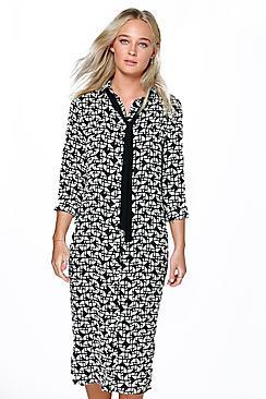 Boohoo Eli Monochrome Geo Print Tie Neck Dress