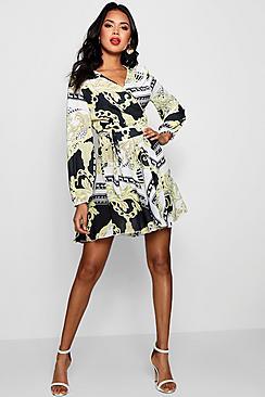 Boohoo Fern Chain Print Flippy Skirt