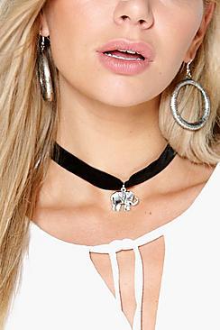 Boohoo Natalia Elephant Pendant Velvet Choker