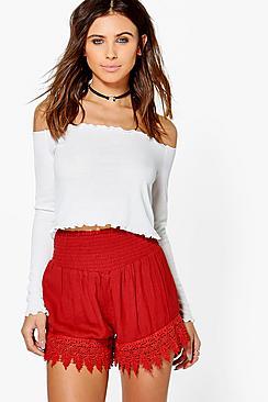 Boohoo Petite Sofia Crochet Trim Flippy Short