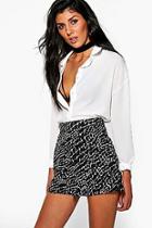 Boohoo Zoe Monochrome Flippy Shorts