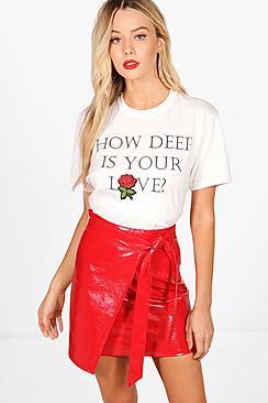 Boohoo Laura Slogan Applique T-shirt