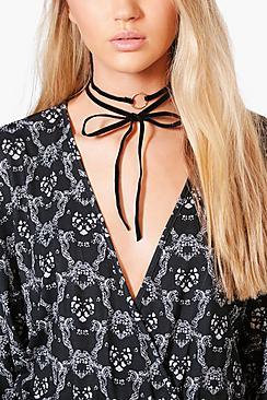 Boohoo Orla Velvet Ring Detail Tie Choker
