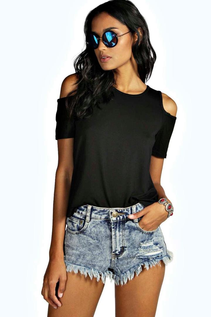 Boohoo Yazzmin Cold Shoulder Curved Hem Tee Black