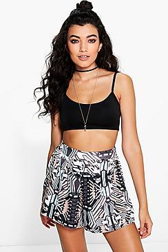 Boohoo Mia Geometric Print Flippy Shorts
