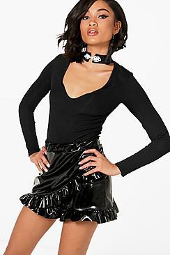 Boohoo Beth Oriental Clasp Choker Plunge Body