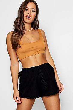 Boohoo Petite Daisy Scallop Lace Hem Shorts