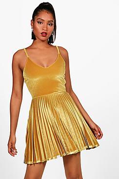 Boohoo Allana Strappy Velvet Pleated Dress