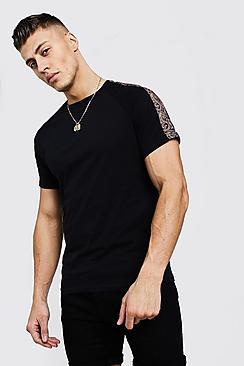 Boohoo Regular Baroque Raglan Print T-shirt